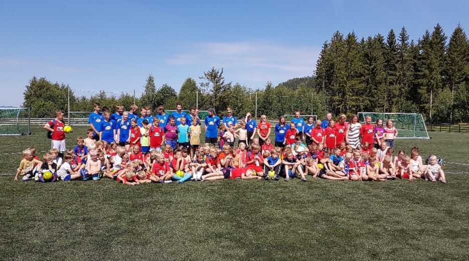 Påmelding til sommerens fotballskole i Gaupen.